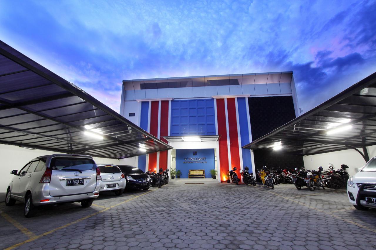 D'Paragon Flamboyan Yogyakarta Esterno foto